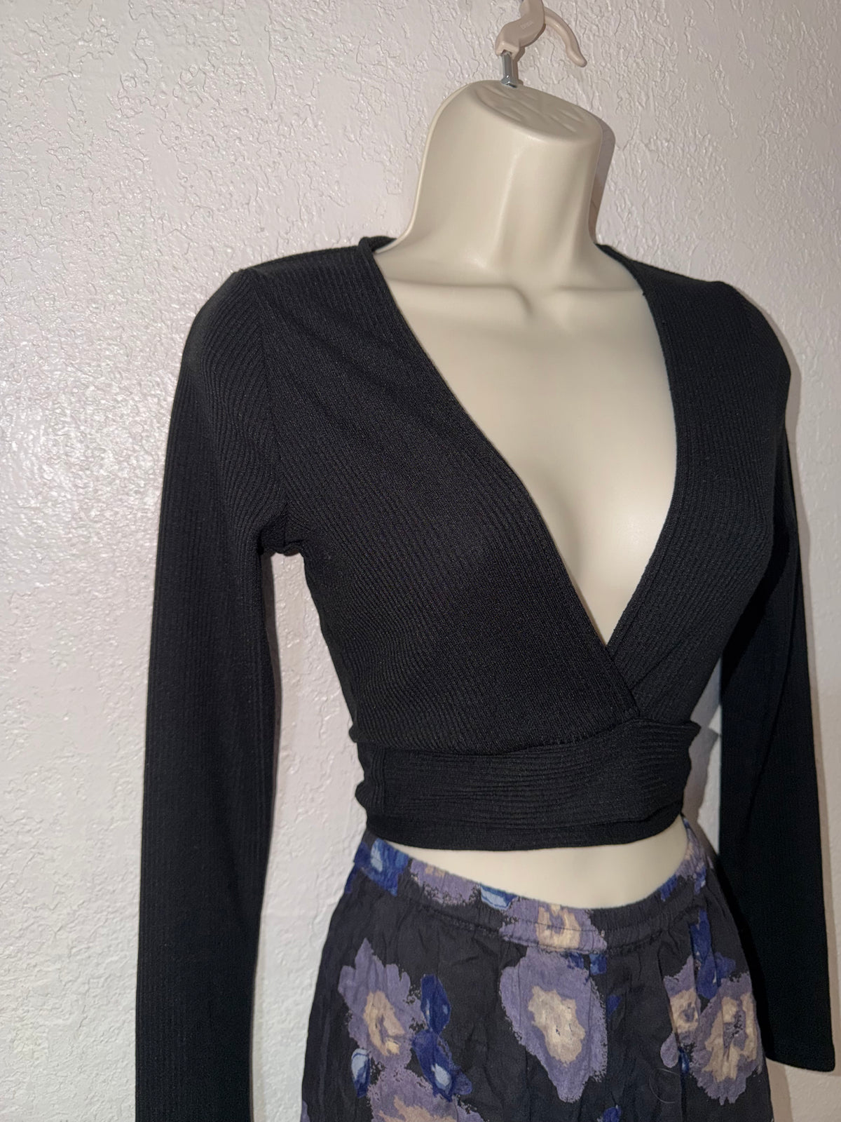 Easy Do It 🖤 Wrap Top NWT