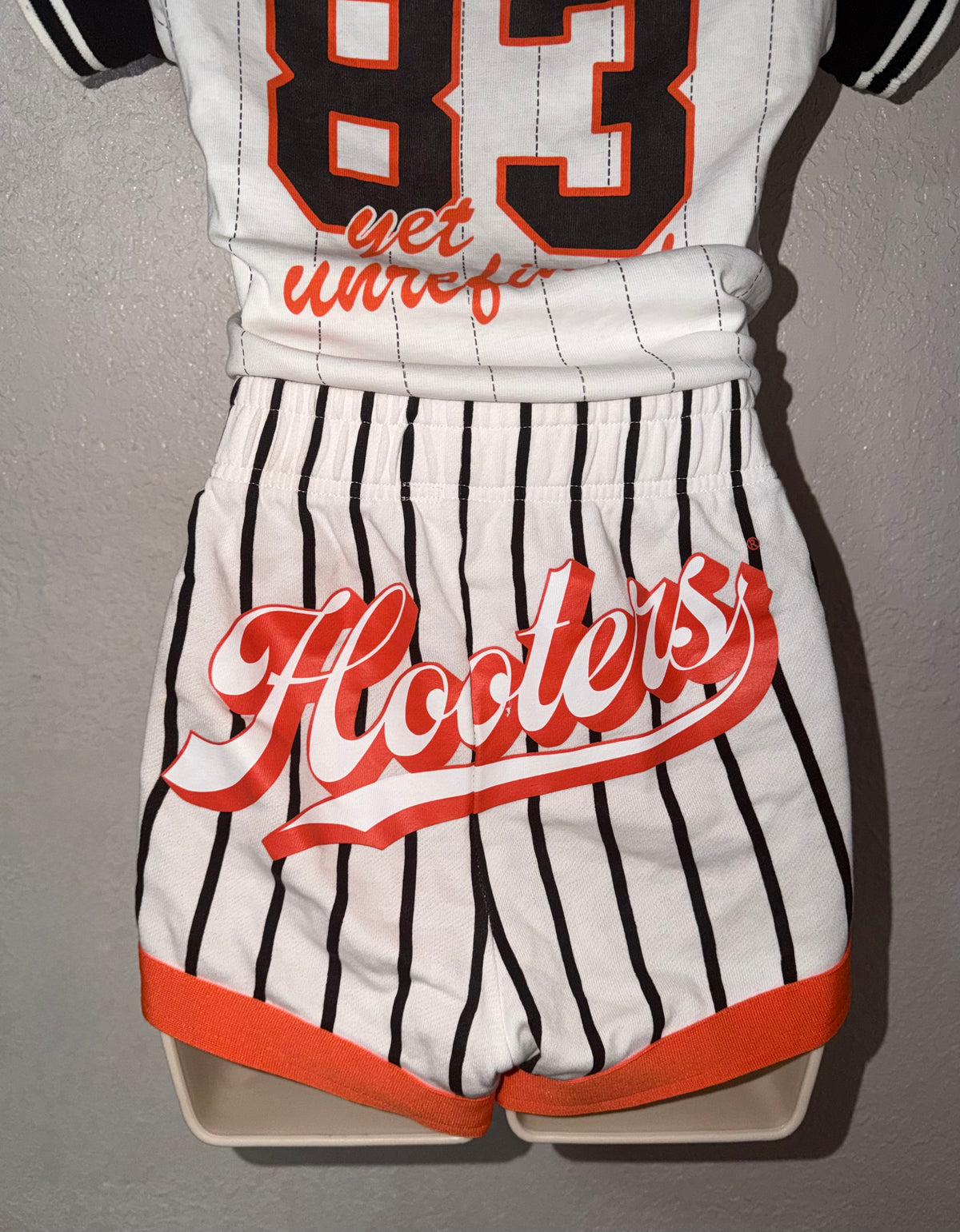 Hooters Home Run Set ⚾️ 🦉 EUC