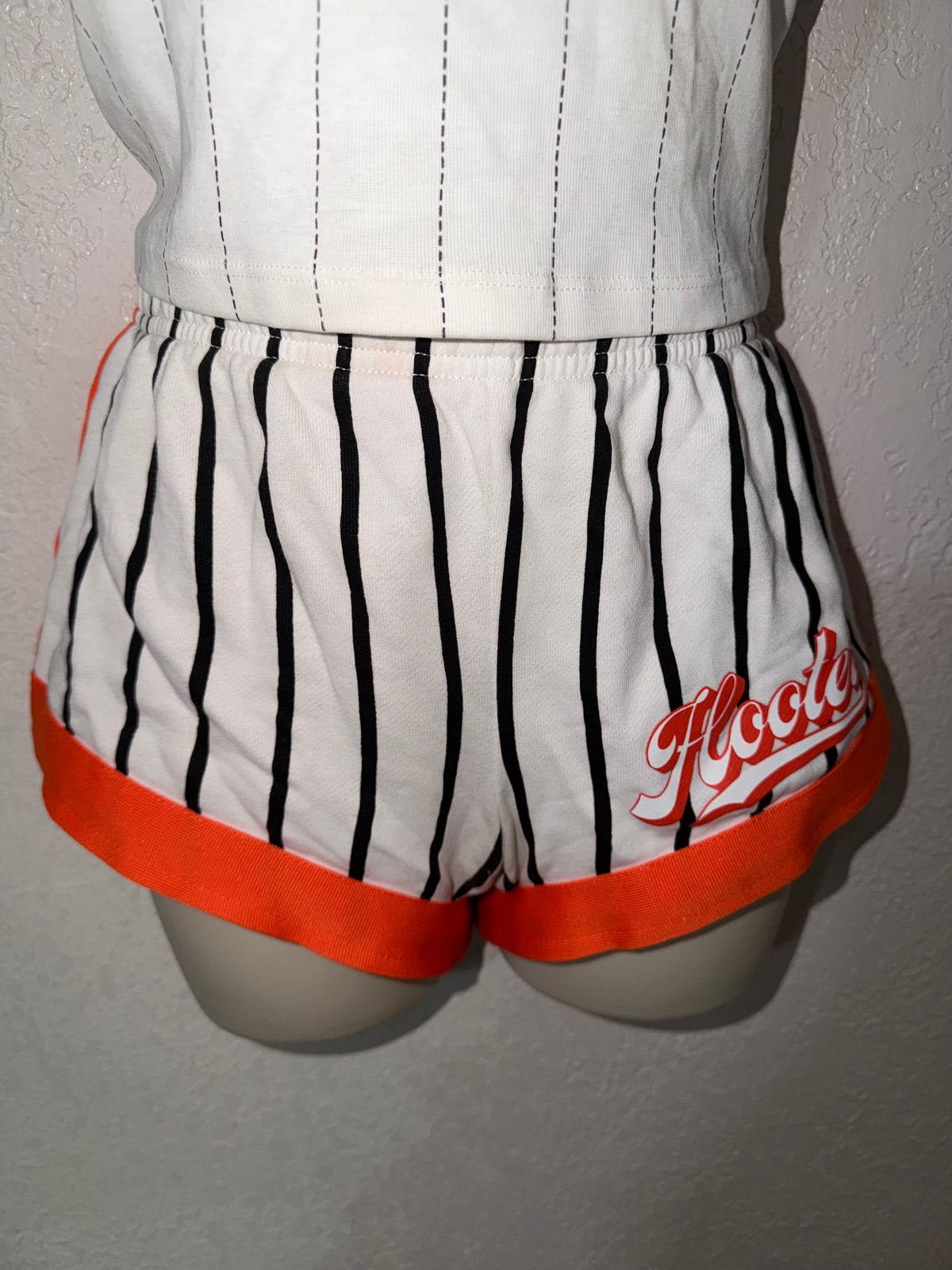 Hooters Home Run Set ⚾️ 🦉 EUC