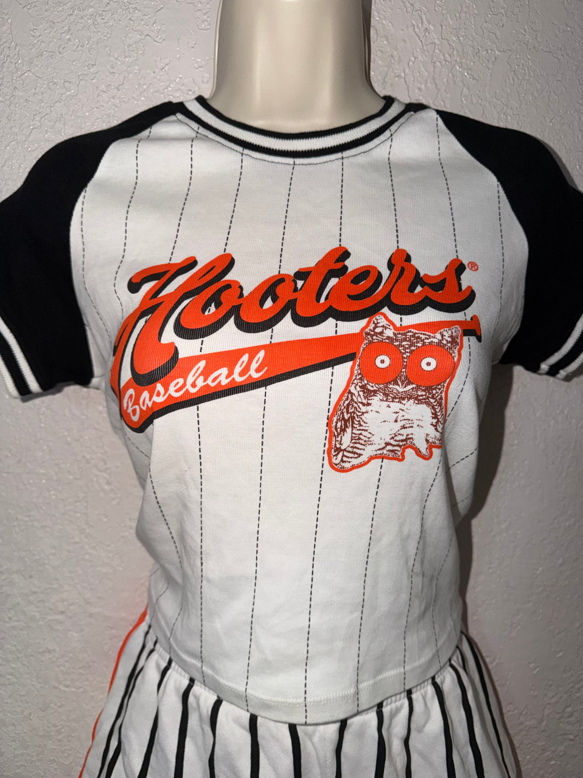Hooters Home Run Set ⚾️ 🦉 EUC