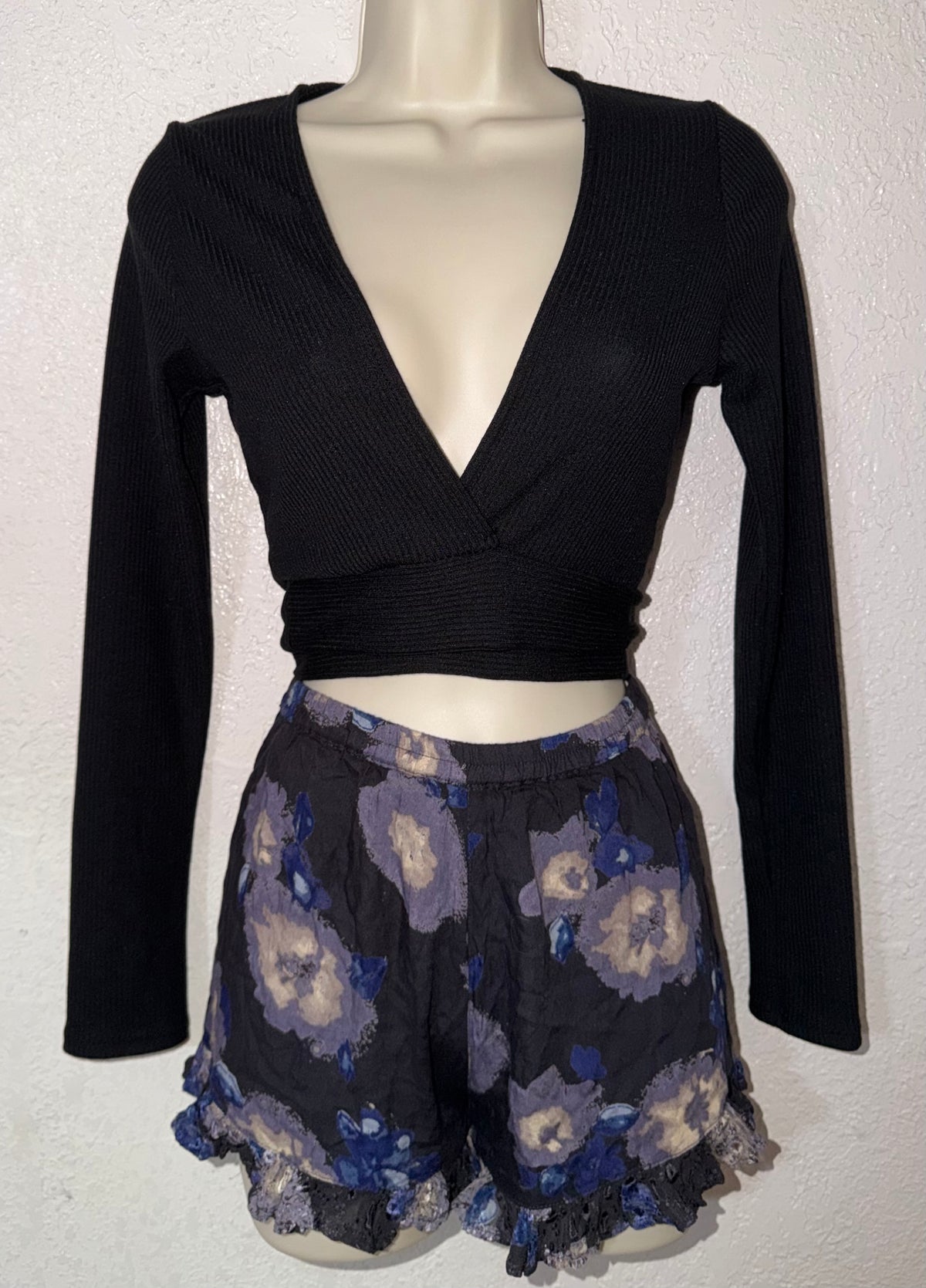 Easy Do It 🖤 Wrap Top NWT