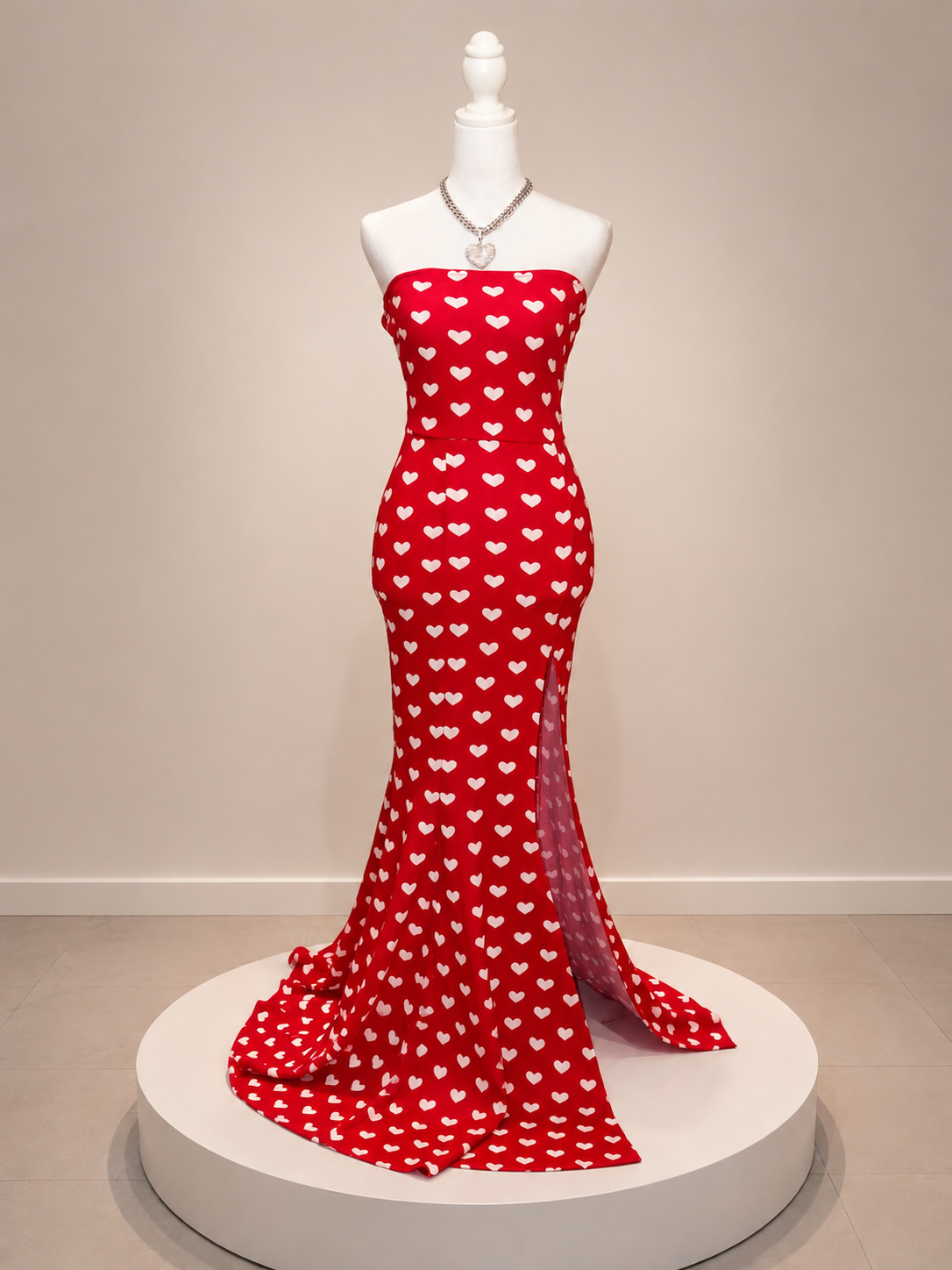 💔 Signature Heartbreaker Gown 💔 EUC