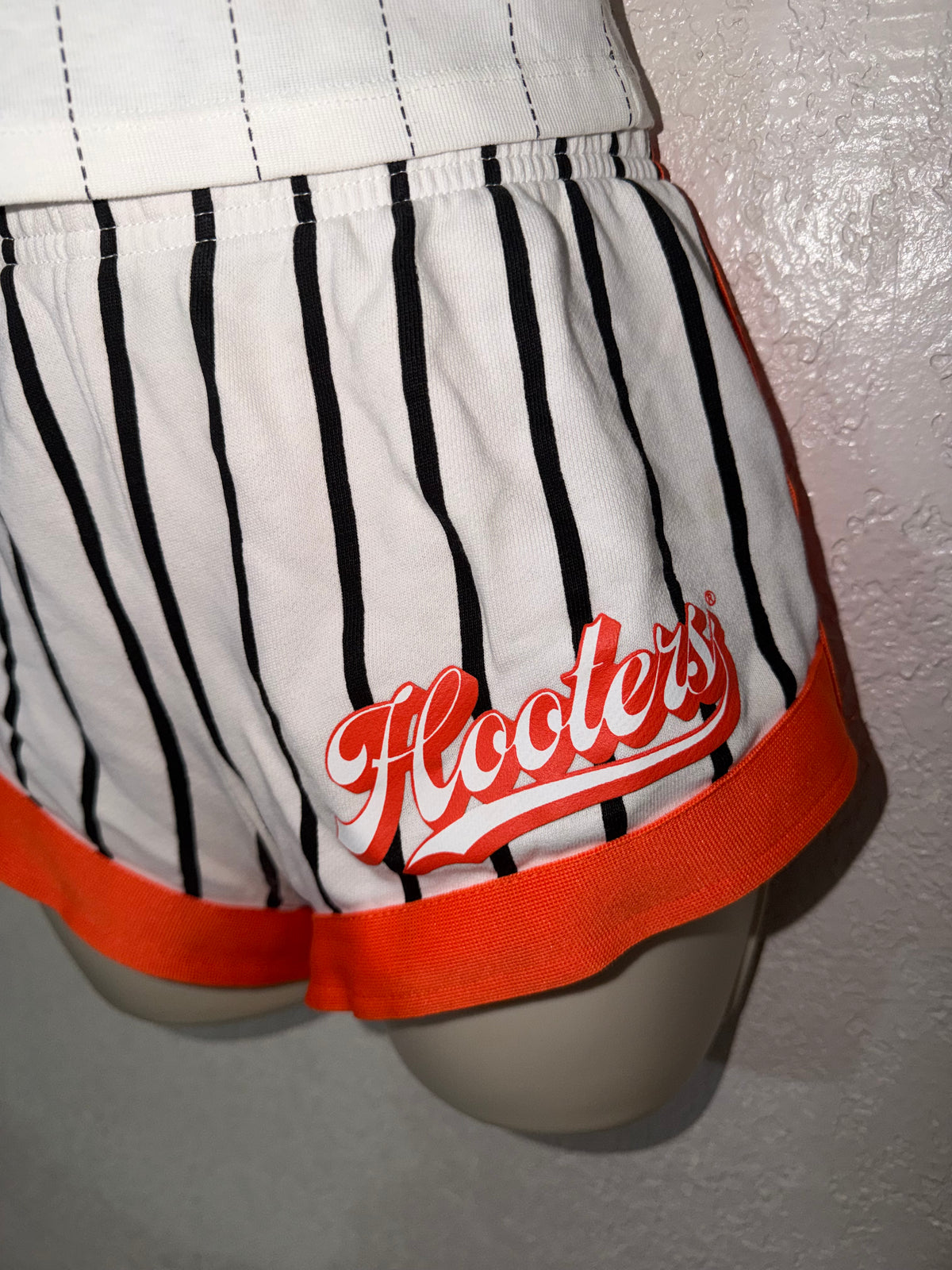 Hooters Home Run Set ⚾️ 🦉 EUC