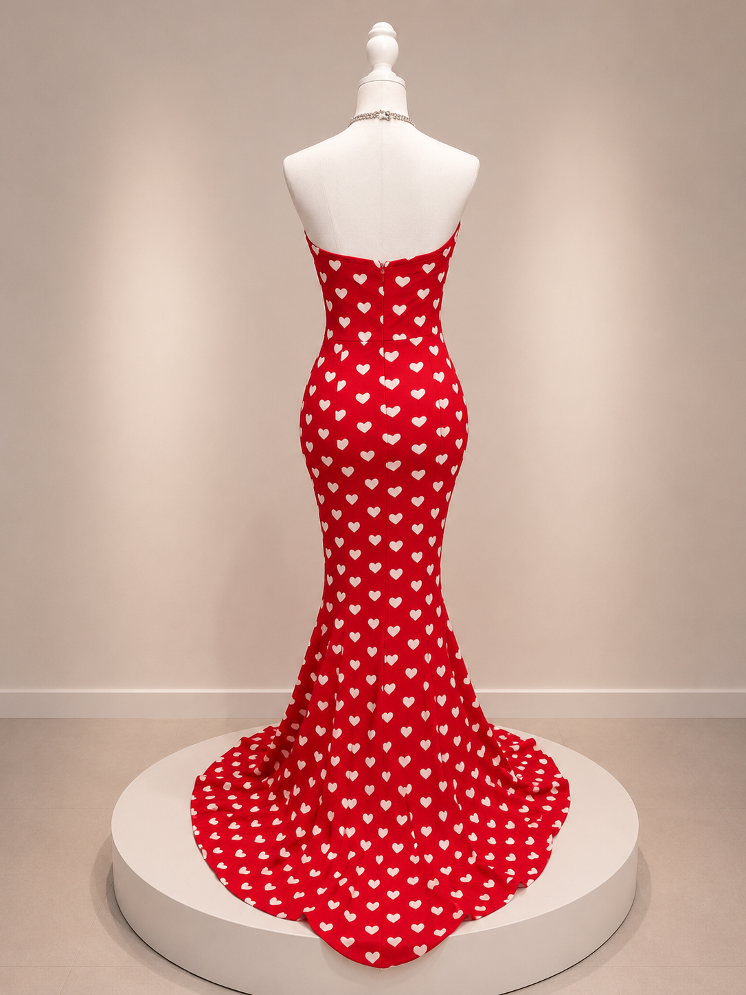 💔 Signature Heartbreaker Gown 💔 EUC