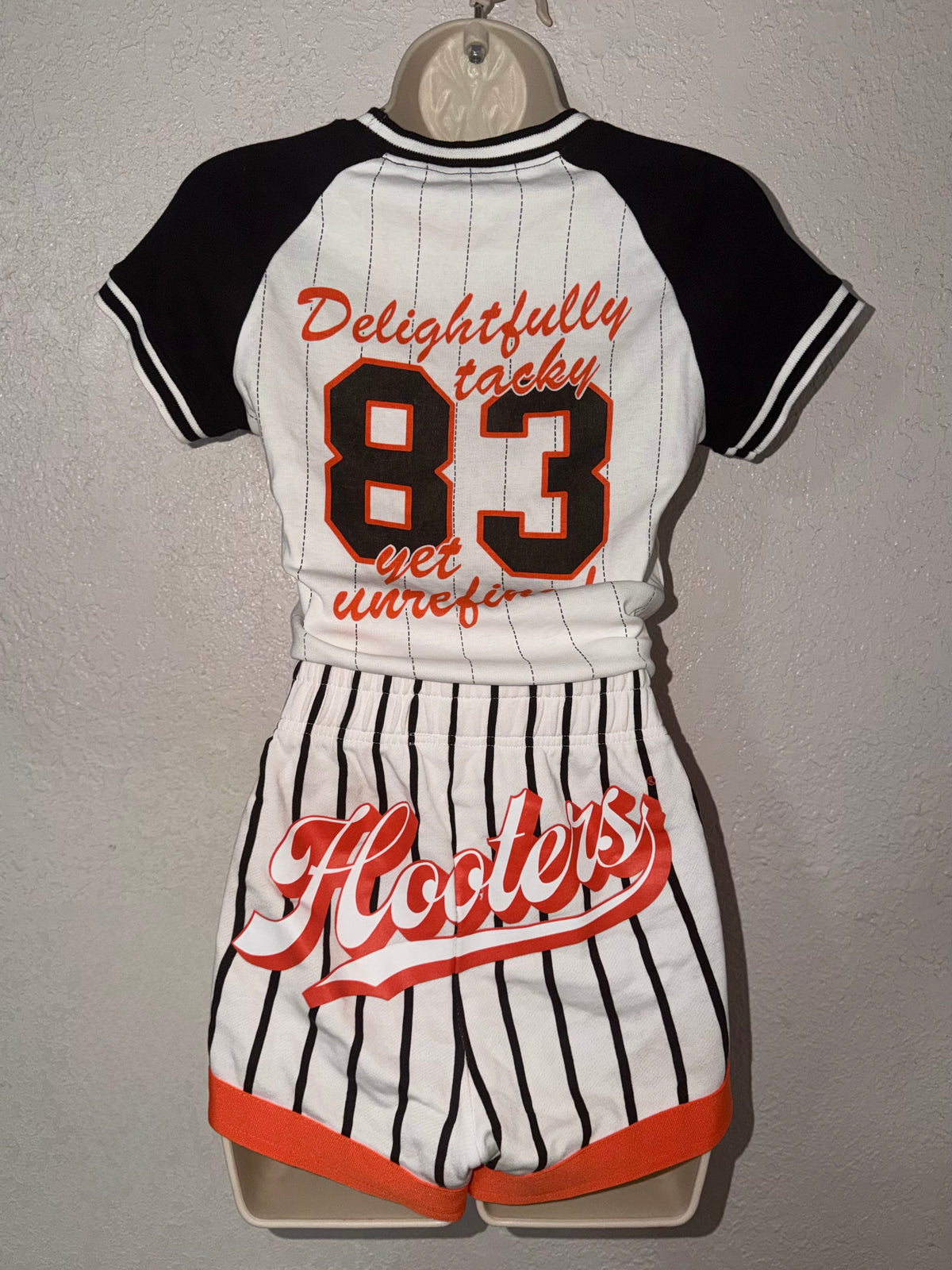 Hooters Home Run Set ⚾️ 🦉 EUC